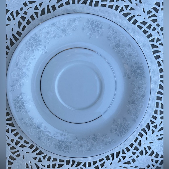 LYNNS Fine China Annie Collection Saucer (4) & Footed Cups (2) - Picture 4 of 12